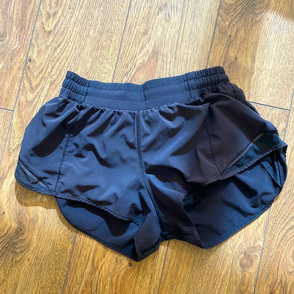 Lululemon hottie hot shorts 2.5 inch